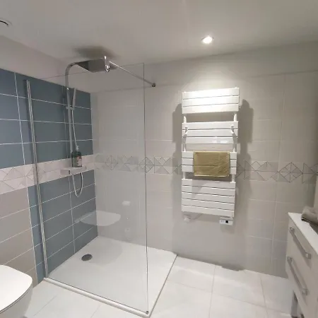 La Maison D Eva Gasthof Tombeboeuf